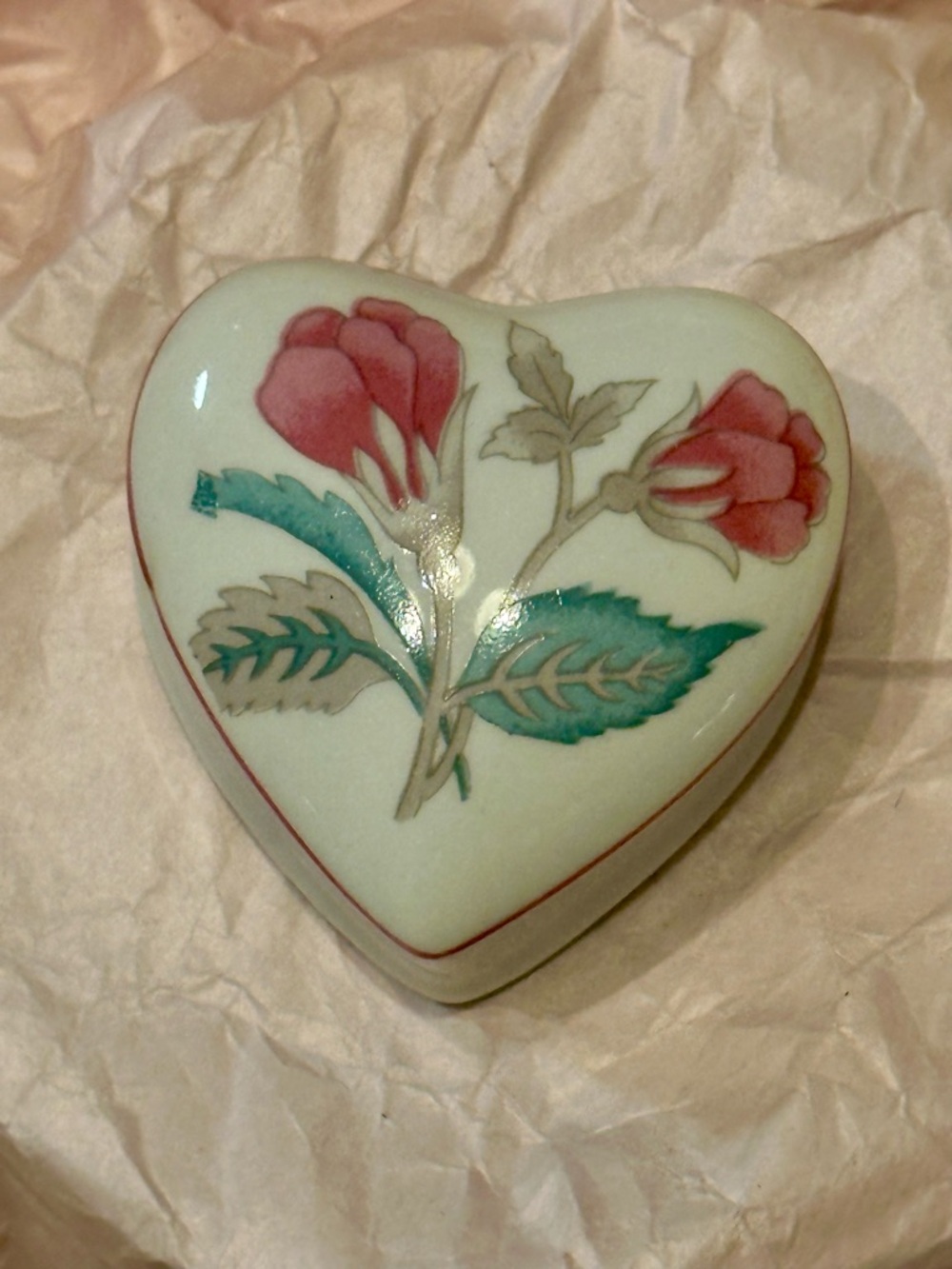 Real Brazil Heart-Shaped Porcelain Trinket Box with Floral Motif